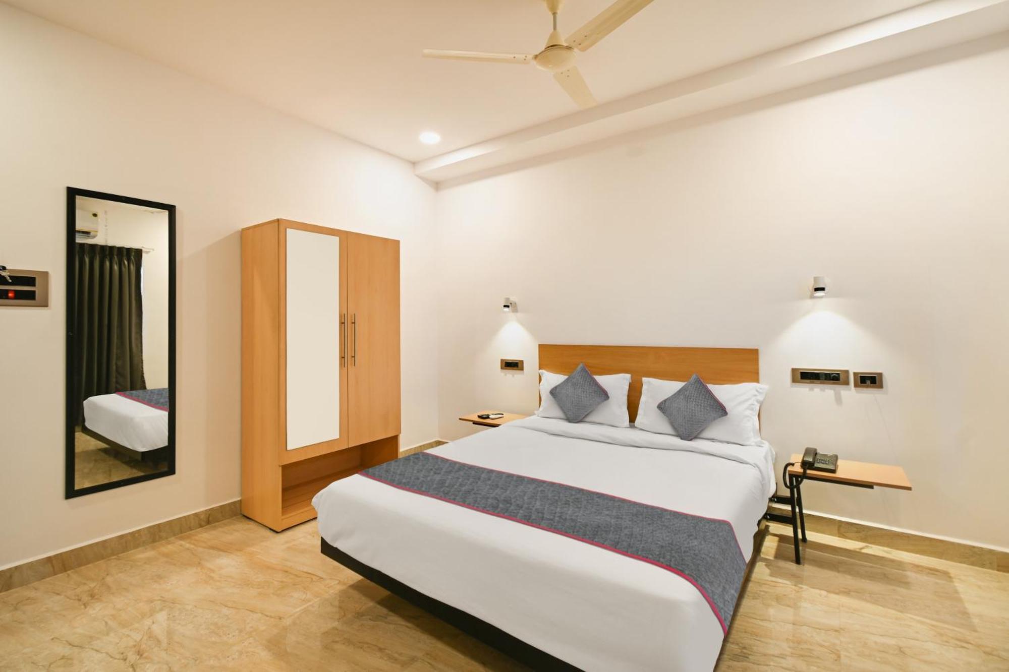Super Townhouse De Alphabet Karmanghat Haiderabad Buitenkant foto